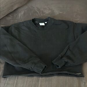 Aritzia TNA Black Cropped Sweatshirt           size medium